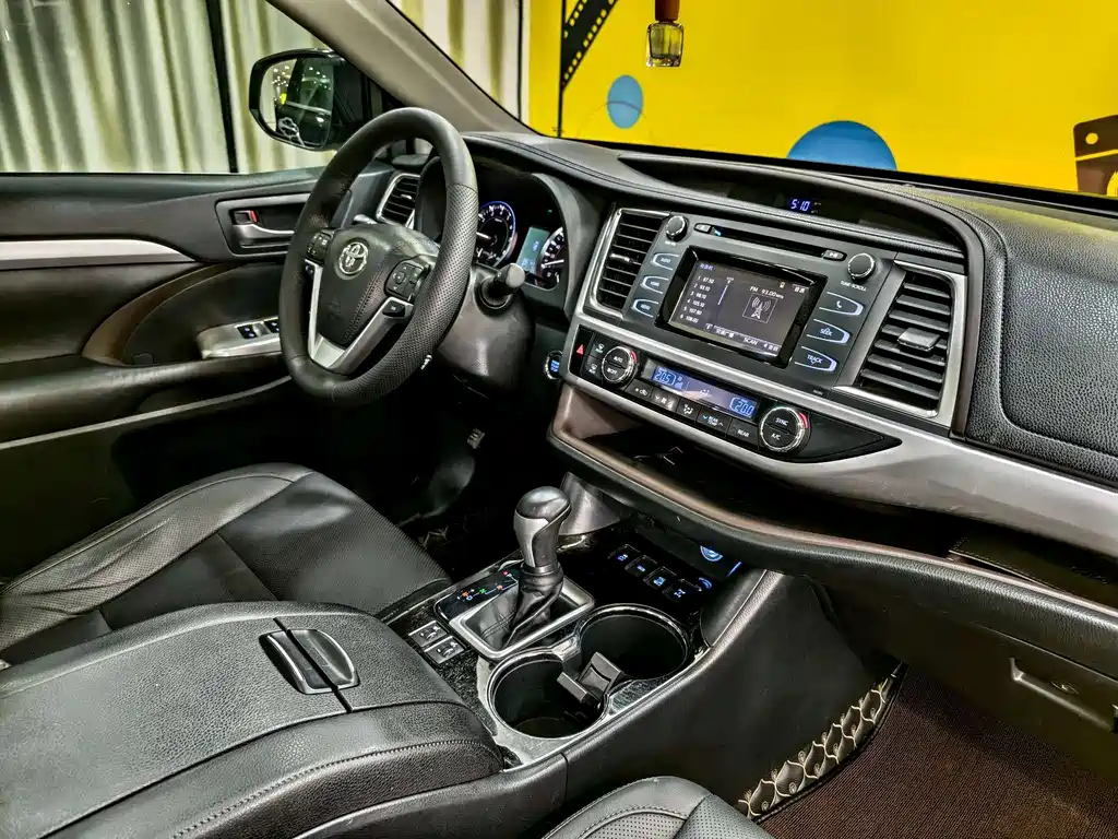 Toyota Highlander 2018 — фото 17