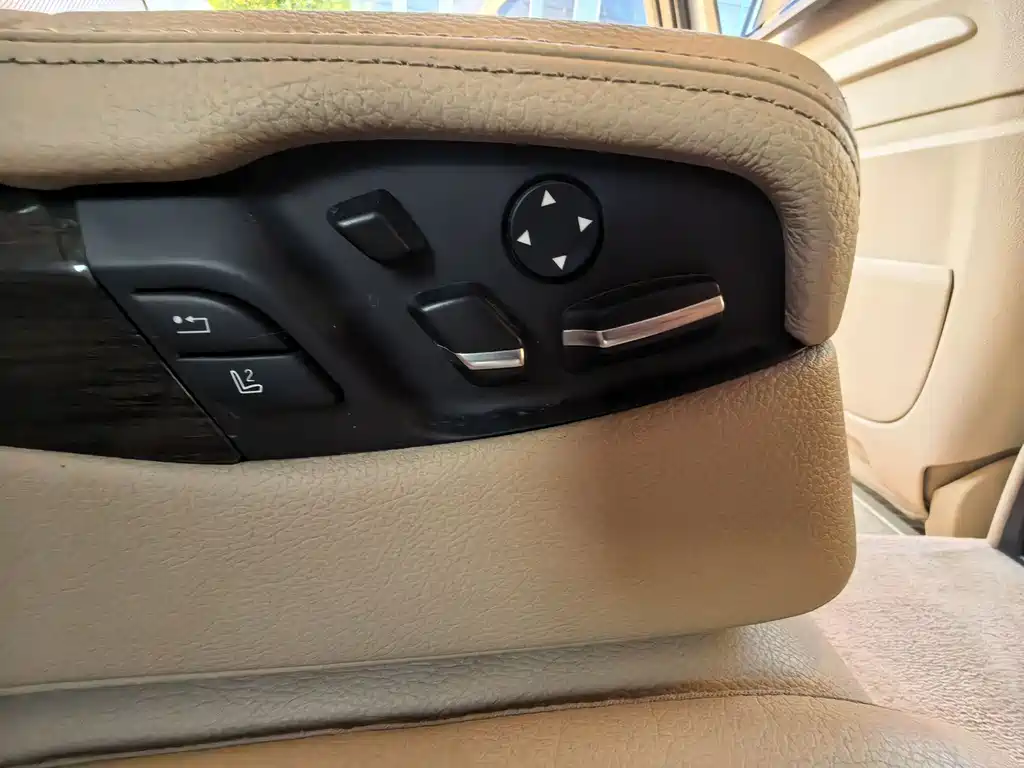 BMW 7 Series 2013 — фото 13