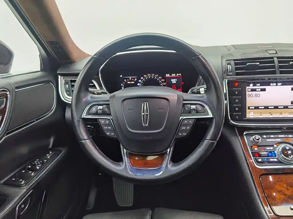 Lincoln Continental 2018 — фото 11