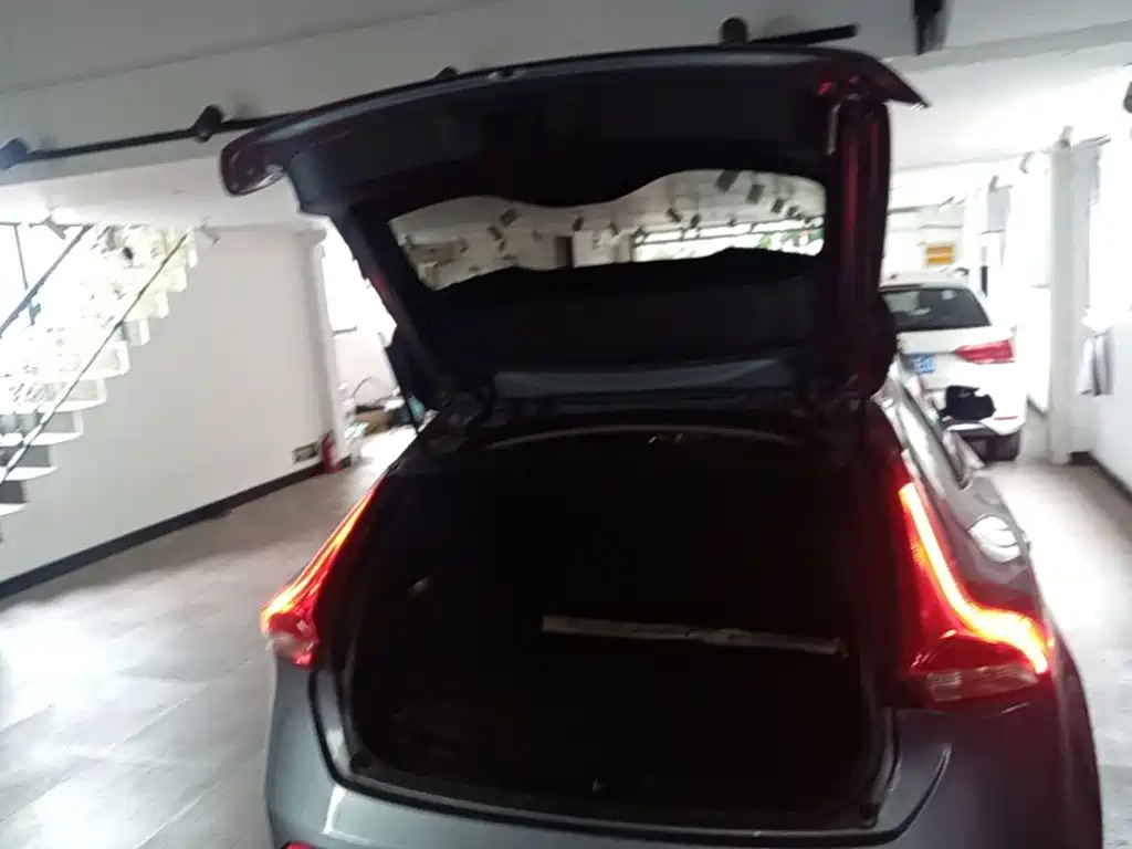 Volvo V40 2016 — фото 19