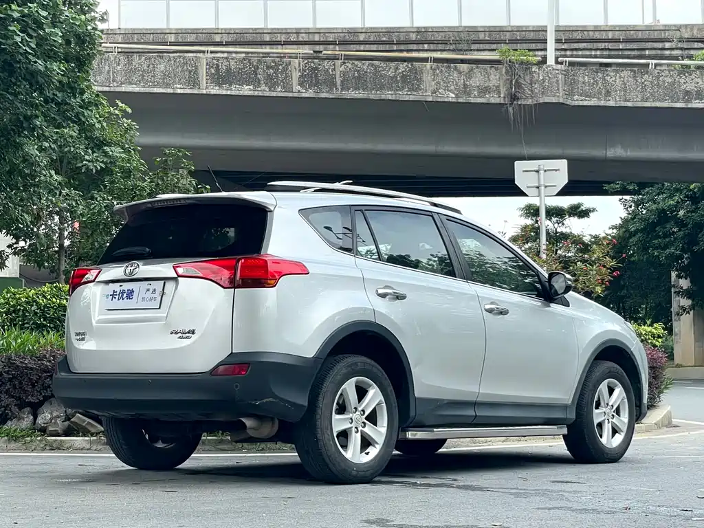 Toyota RAV4 2014 — фото 4