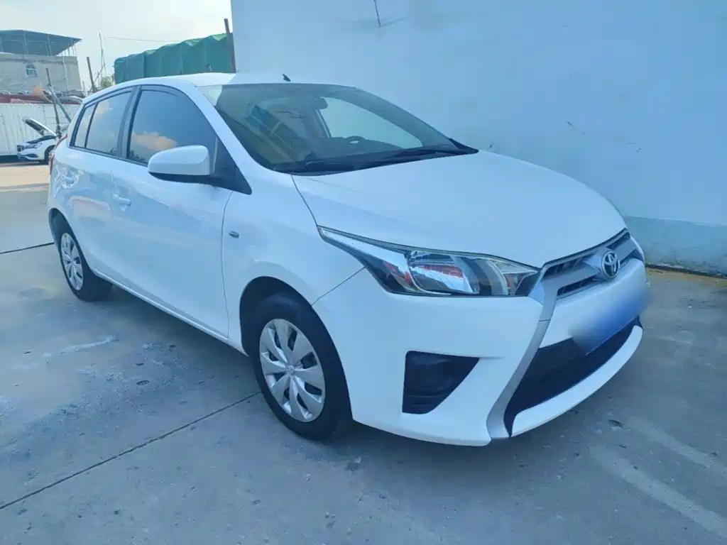 Toyota Yaris L 2015 — фото 4