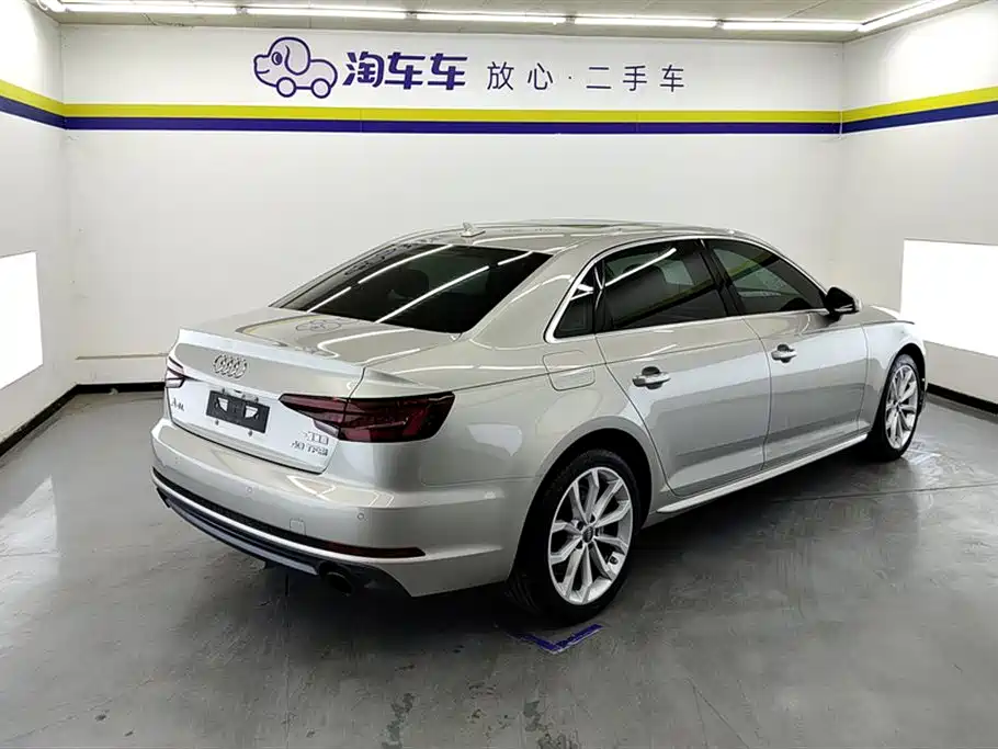 Audi A4L 2018