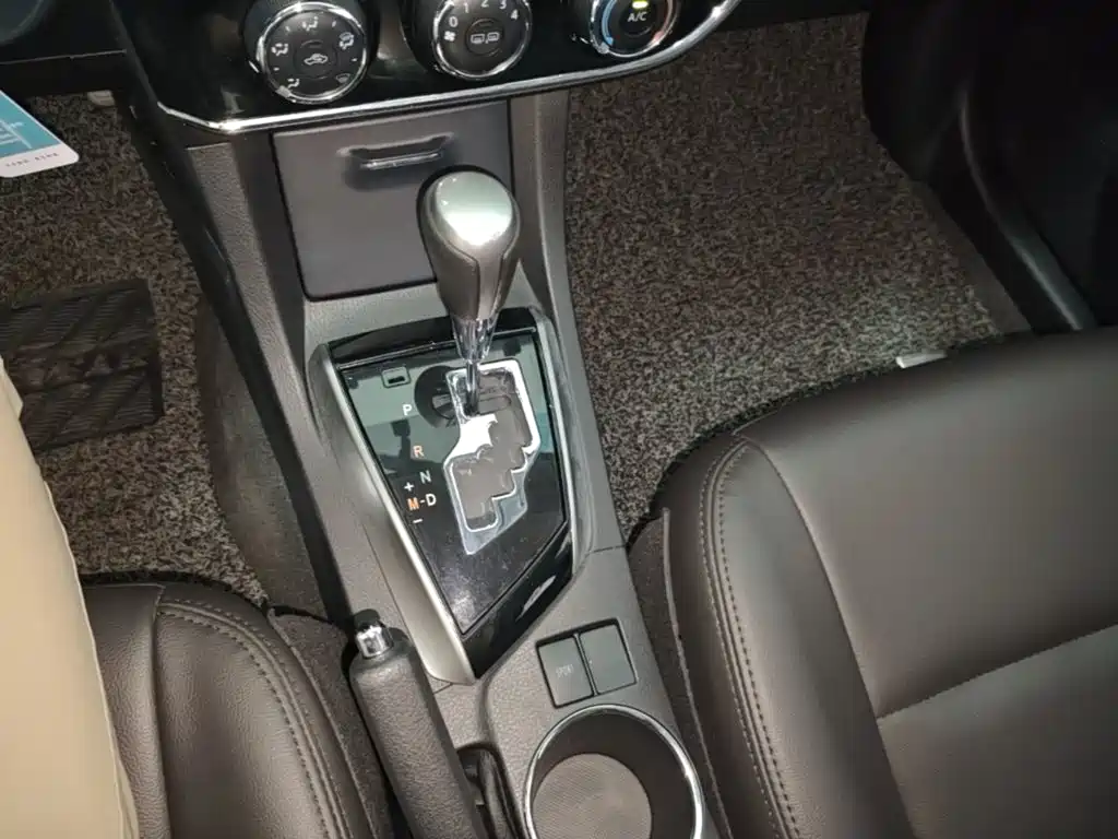 Toyota Corolla 2015 — фото 14
