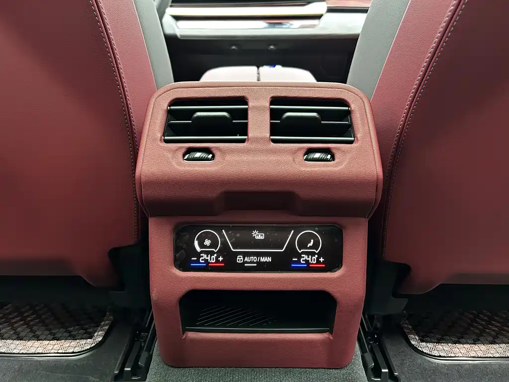 BMW 5 Series 2025 — фото 19