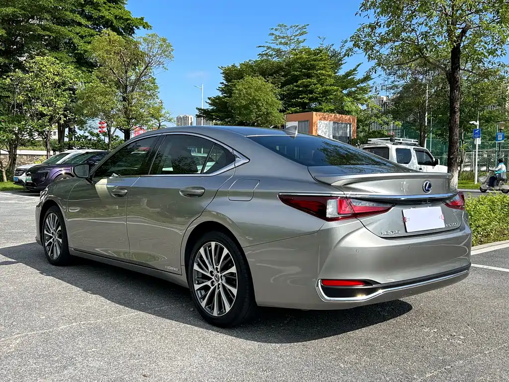 Lexus ES 2021 — фото 28