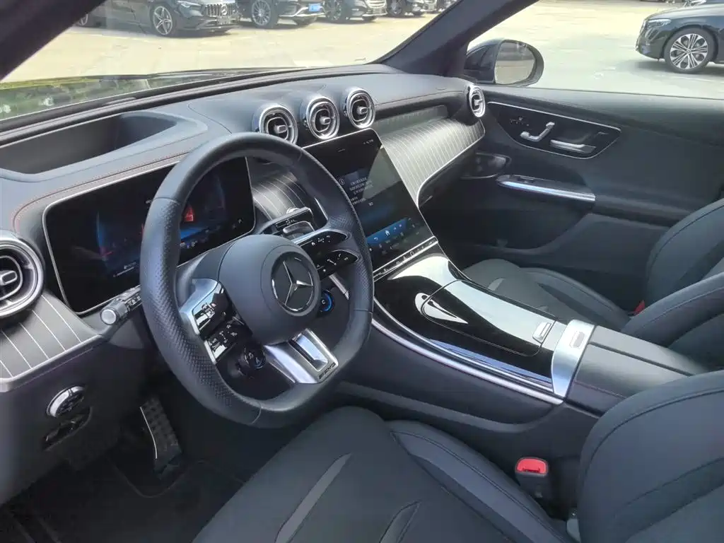 Mercedes-Benz GLC AMG 2025 — фото 12