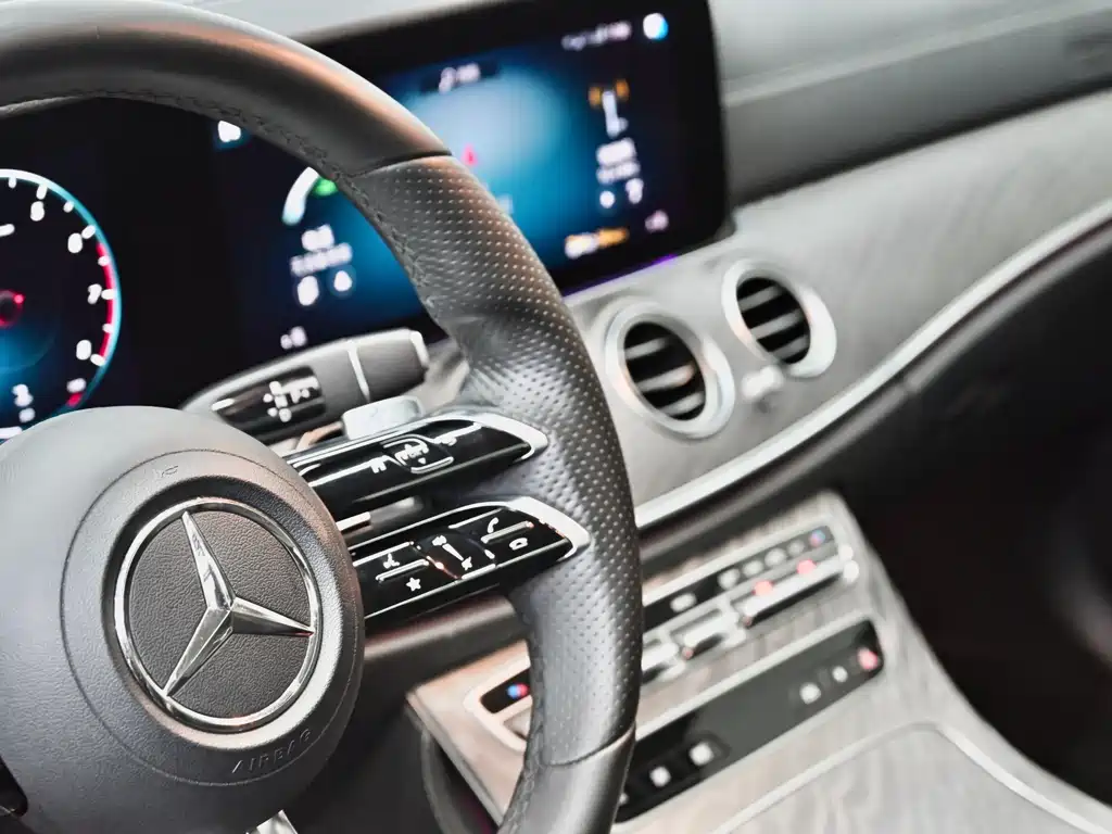 Mercedes-Benz E-Class 2021 — фото 18