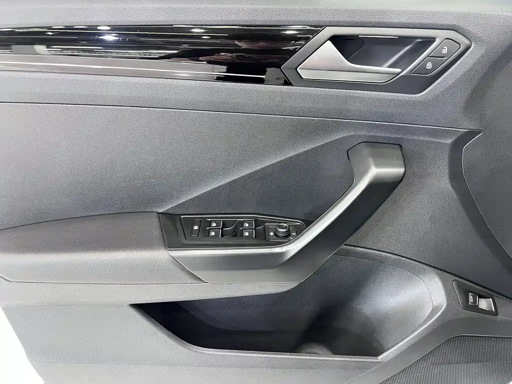 Volkswagen T-Roc 2022 — фото 8