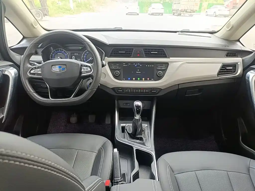 Geely Vision X3 2021 — фото 10