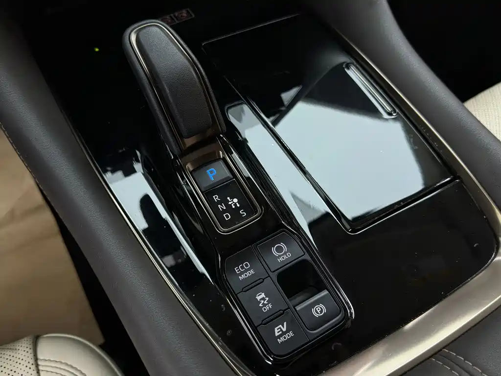 Toyota Alphard 2024 — фото 18