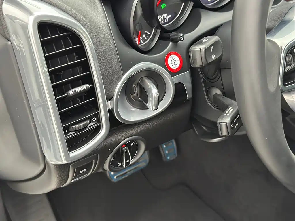 Porsche Cayenne 2015 — фото 18