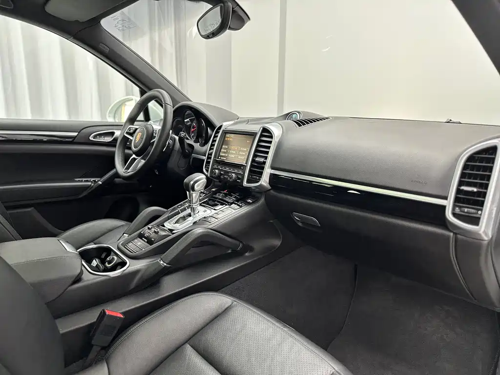 Porsche Cayenne 2015 — фото 37