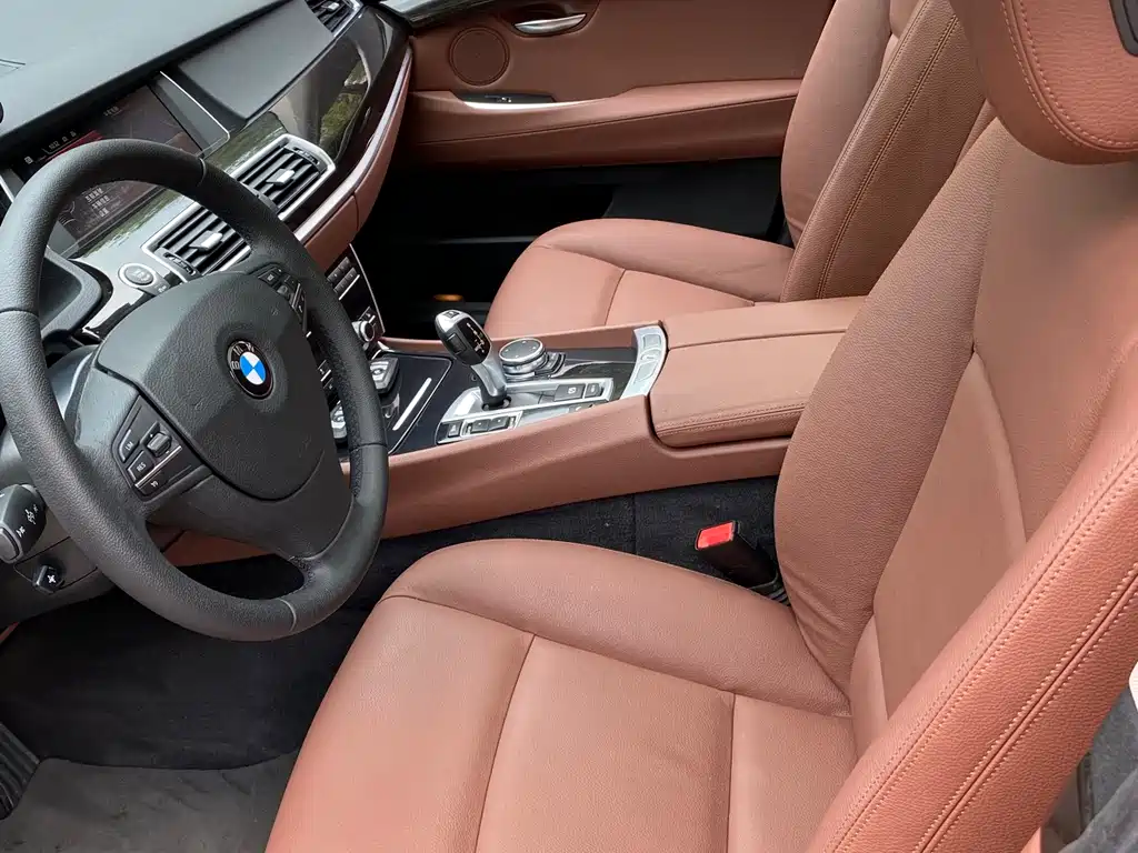 BMW 5 Series GT 2017 — фото 36
