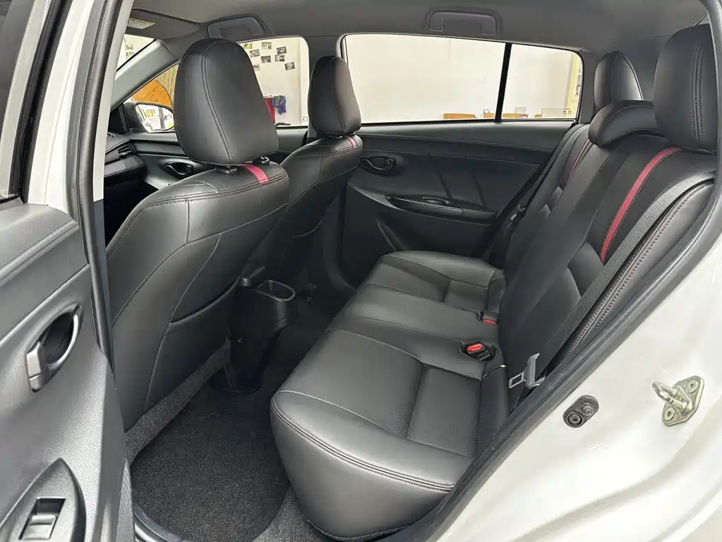 Toyota Yaris L 2022 — фото 8
