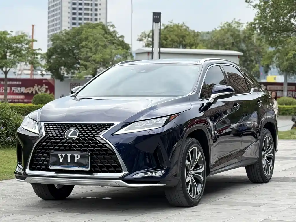 Lexus RX 2022 — фото 1