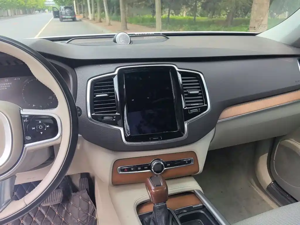 Volvo XC90 2015 — фото 10