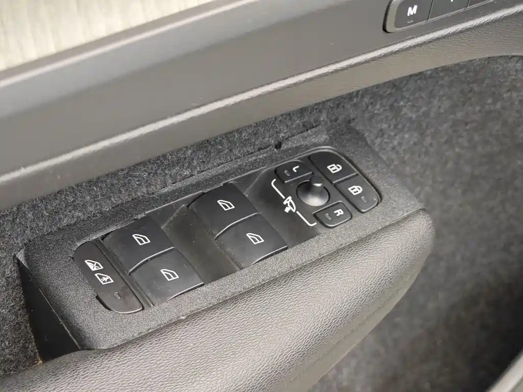 Volvo XC40 2019 — фото 10