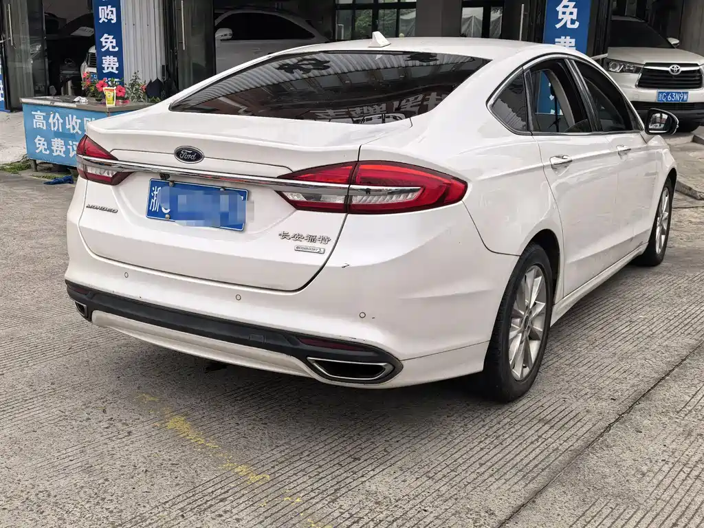 Ford Mondeo 2017 — фото 9