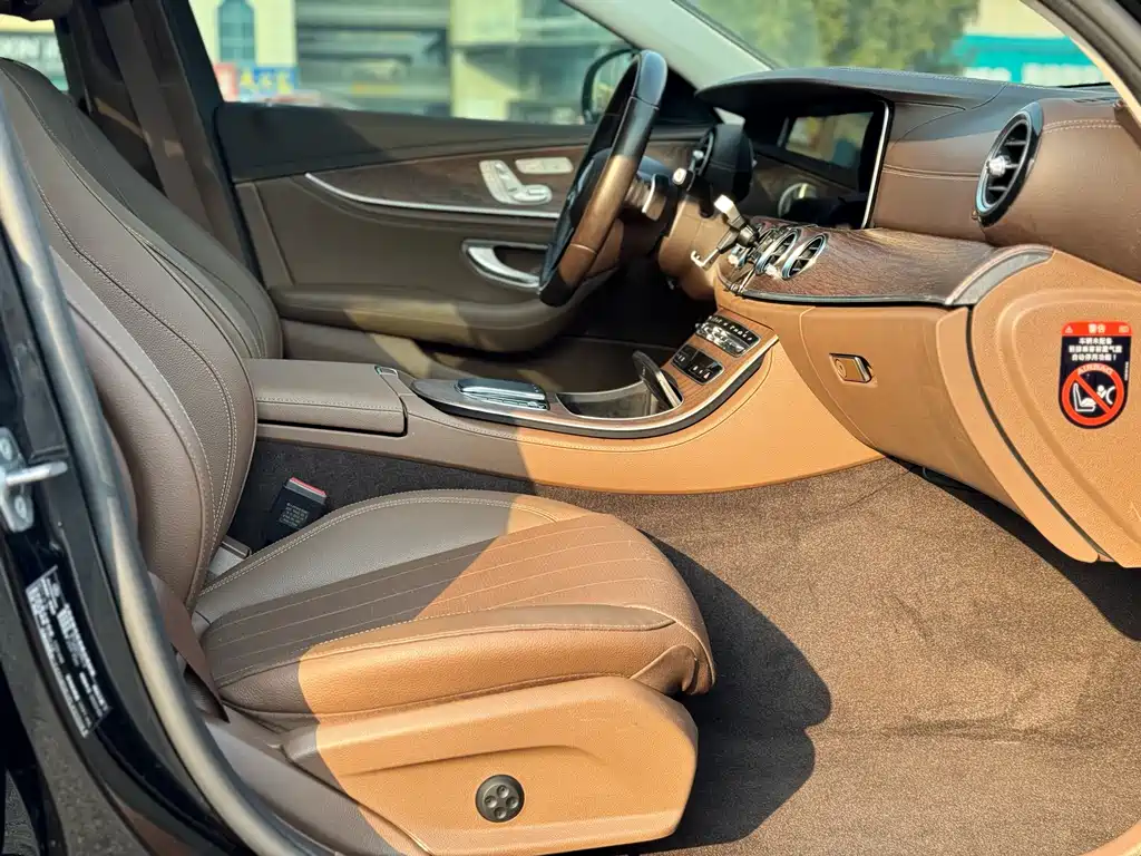 Mercedes-Benz E-Class 2023 — фото 11