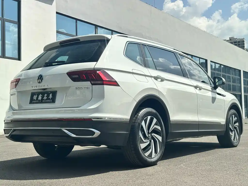 Volkswagen Tiguan L 2023 — фото 9