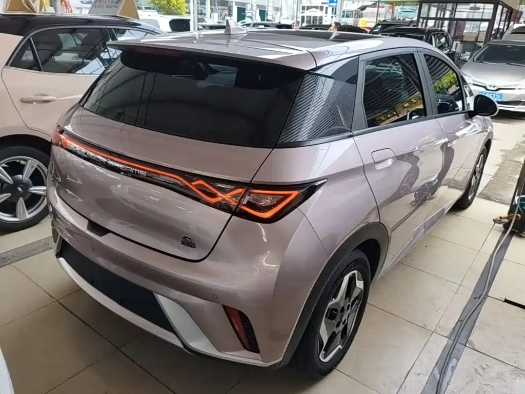 BYD Dolphin 2023