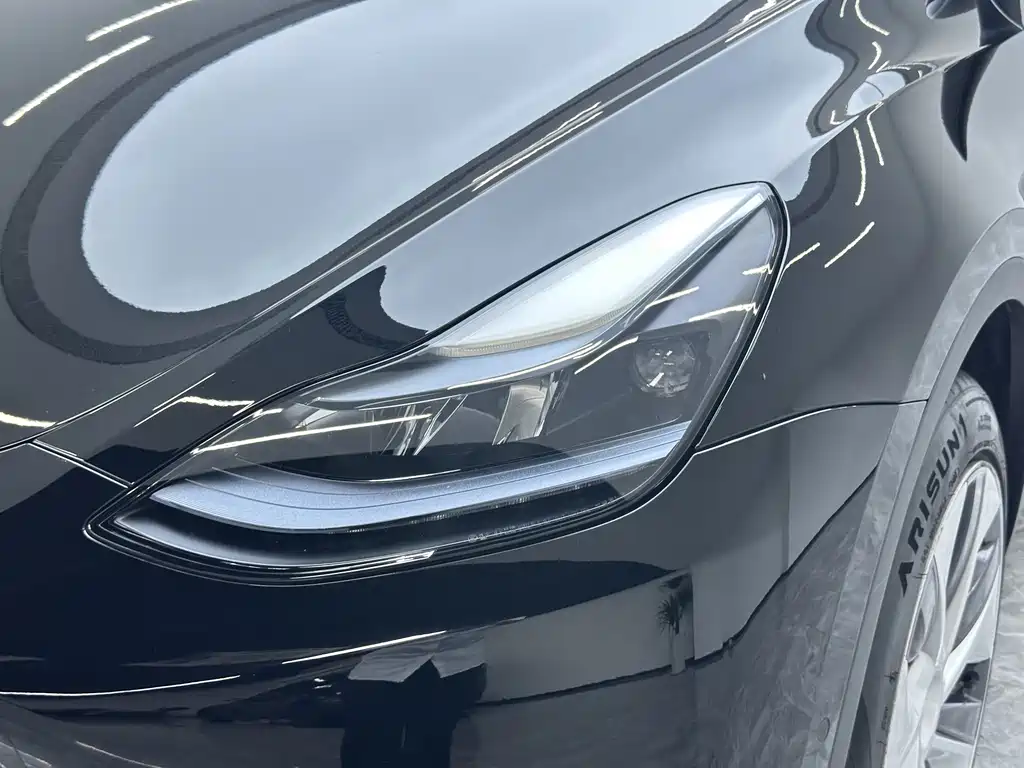Tesla Model Y 2023 — фото 10