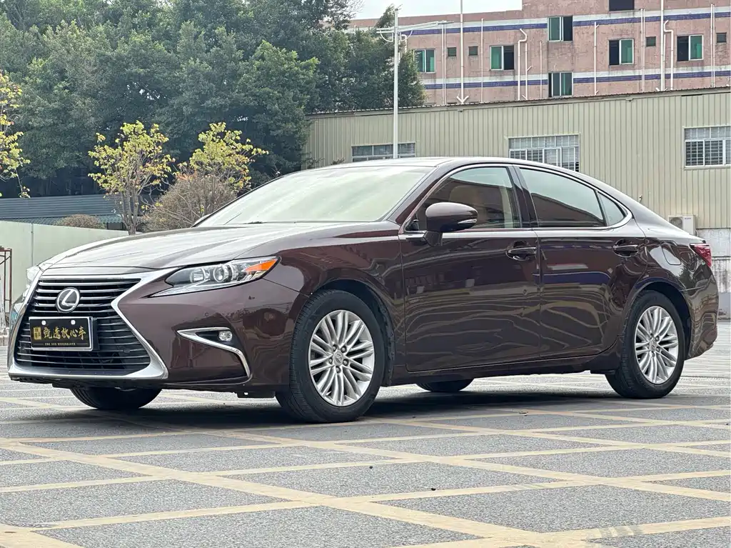 Lexus ES 2017 — фото 1