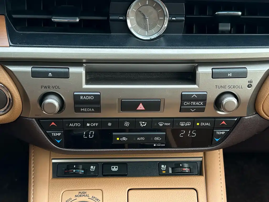Lexus ES 2017 — фото 10