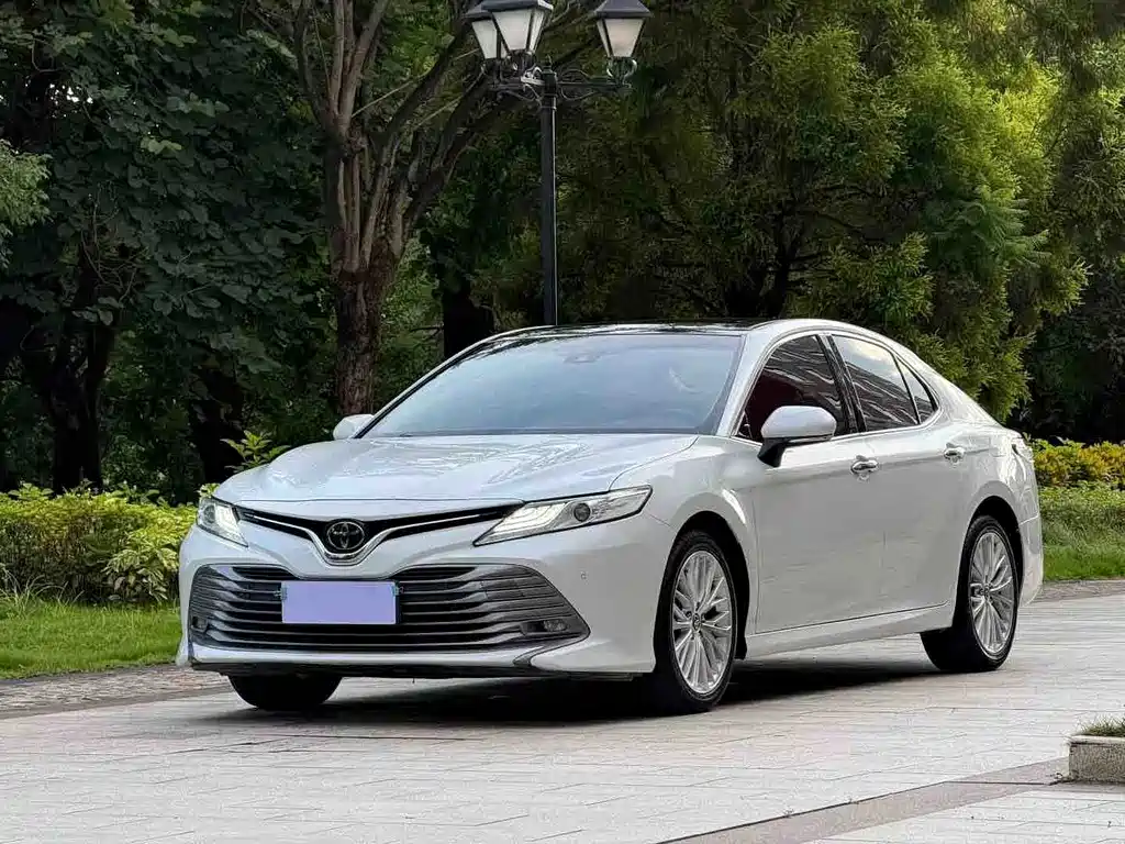 Toyota Camry 2018 — фото 1