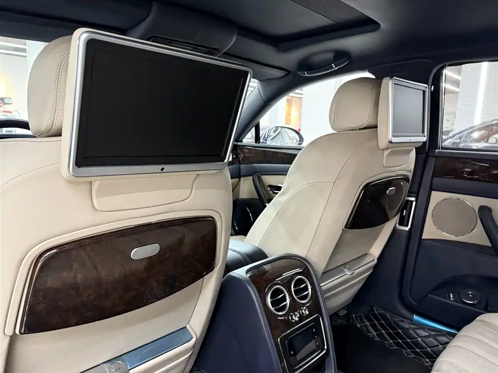 Bentley Flying Spur 2016 — фото 11