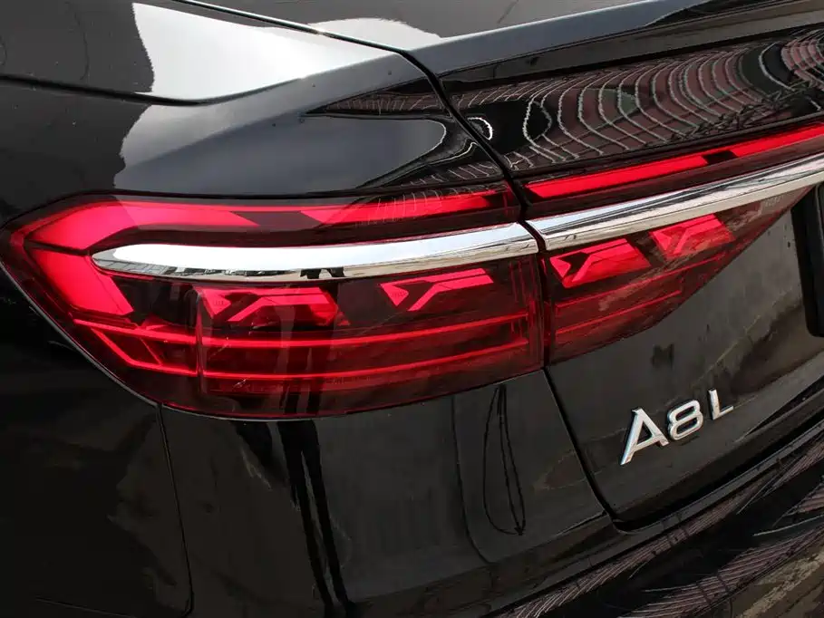 Audi A8 2023 — фото 13