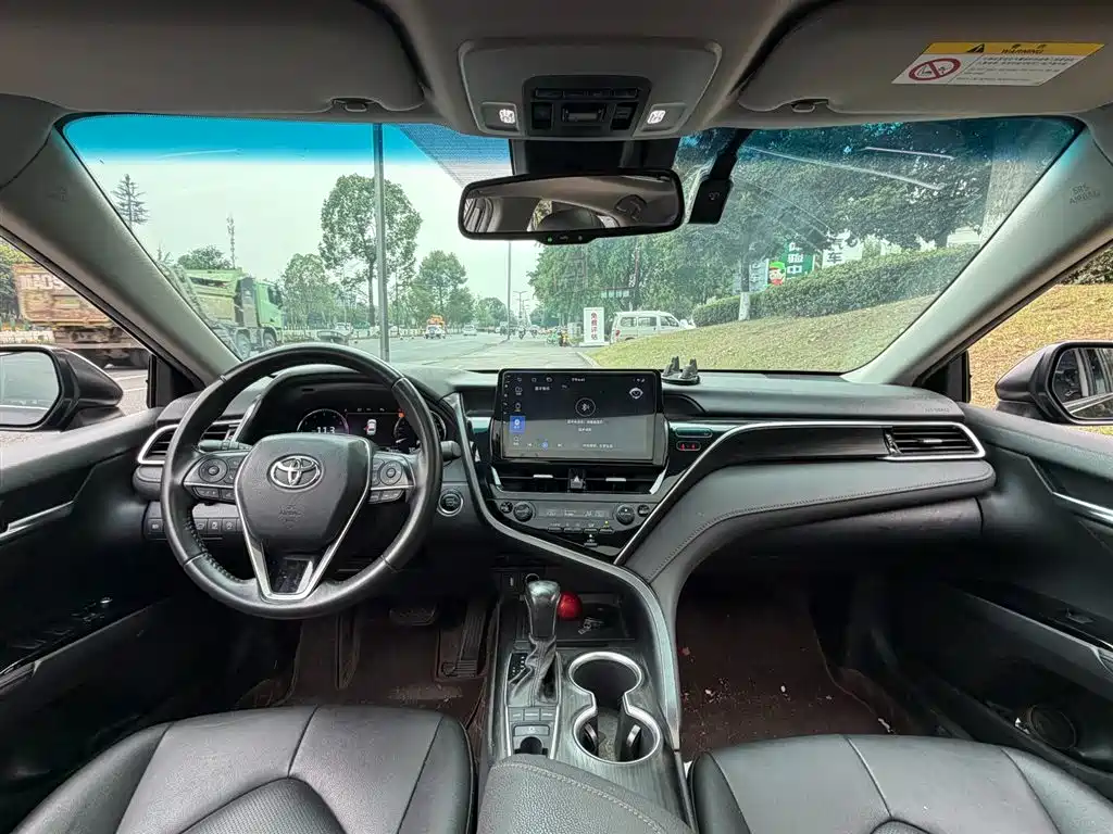 Toyota Camry 2021 — фото 11