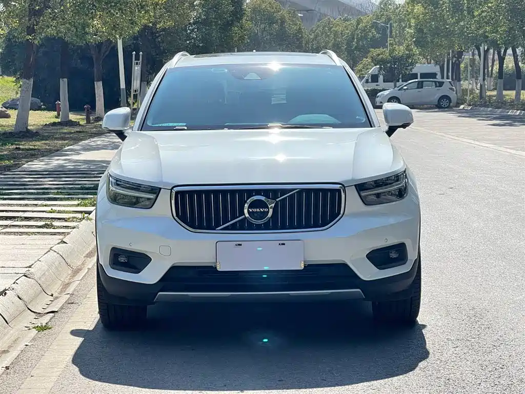 Volvo XC40 2019 — фото 3