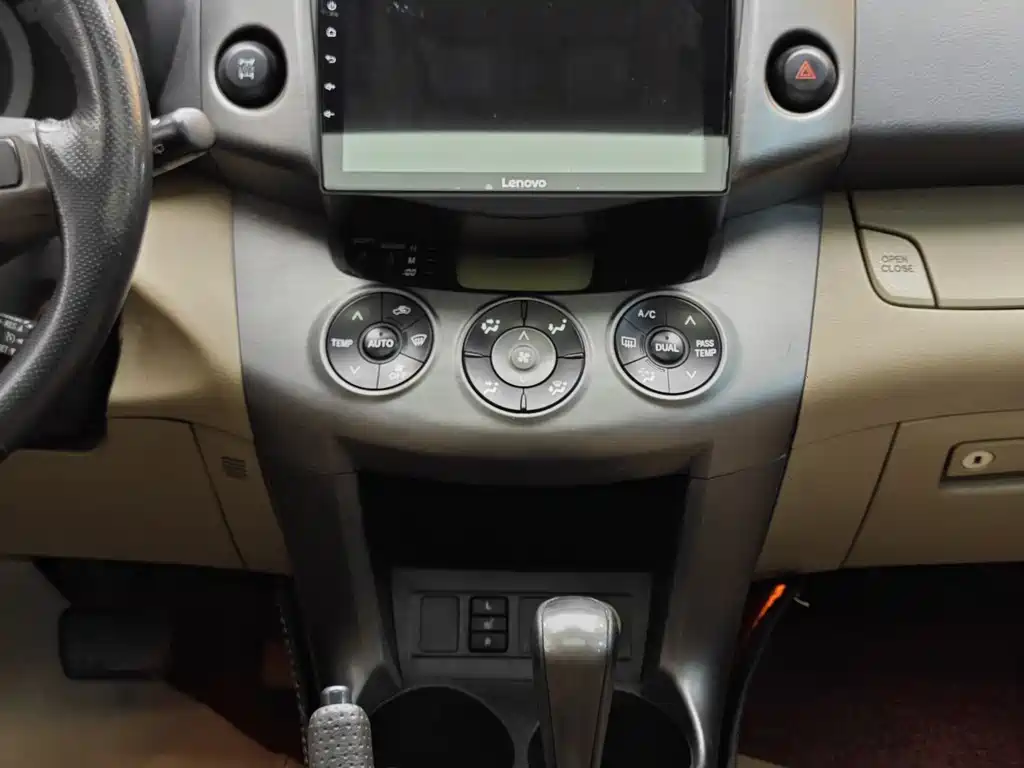 Toyota RAV4 2012 — фото 20