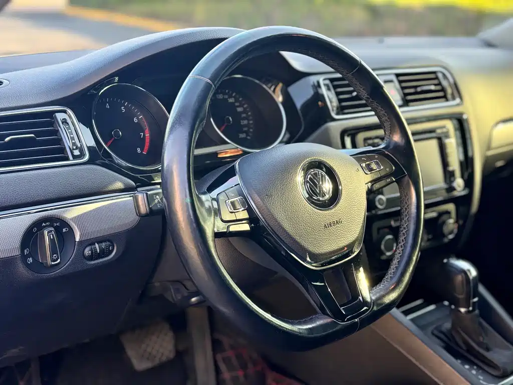 Volkswagen Sagitar 2018