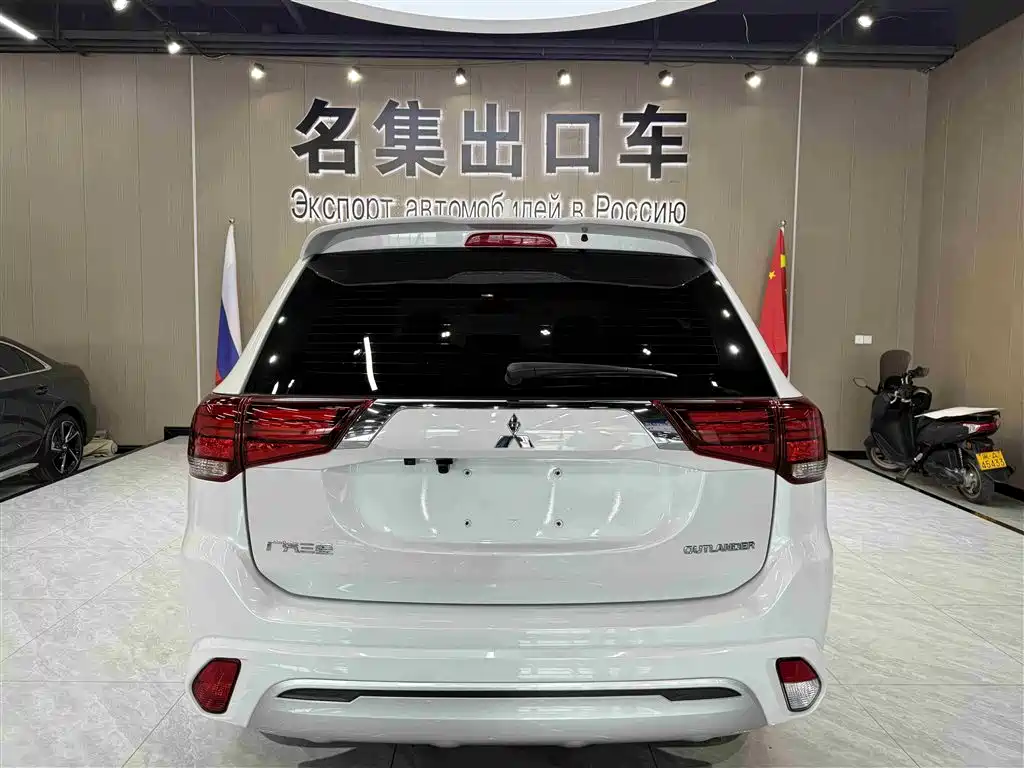 Mitsubishi Outlander 2022 — фото 5