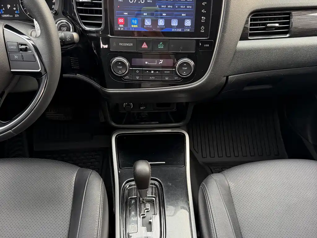 Mitsubishi Outlander 2018 — фото 21