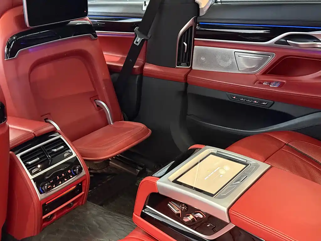 BMW 7 Series 2019 — фото 16
