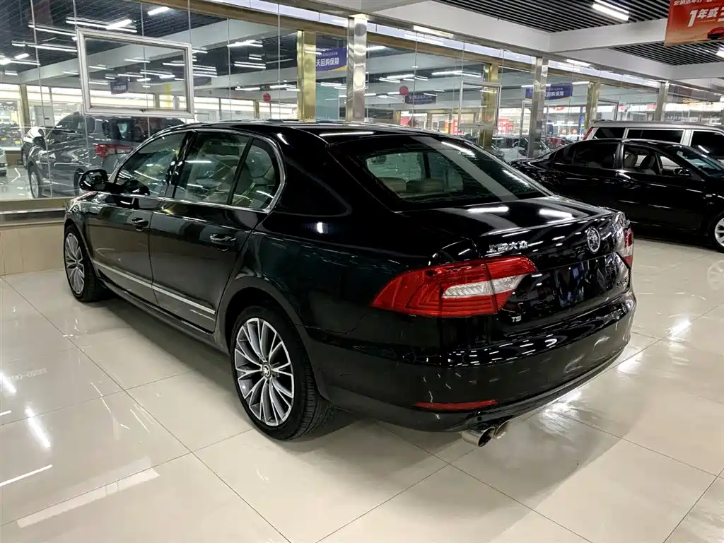 Skoda Superb 2015 — фото 16