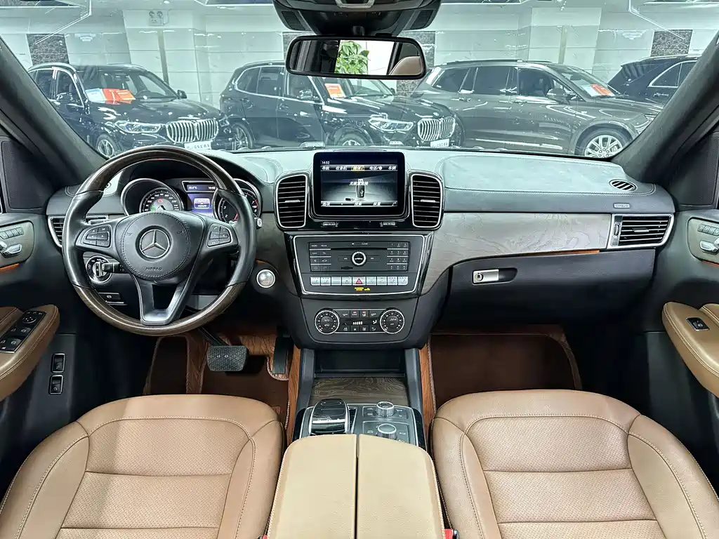 Mercedes-Benz GLS 2018 — фото 15