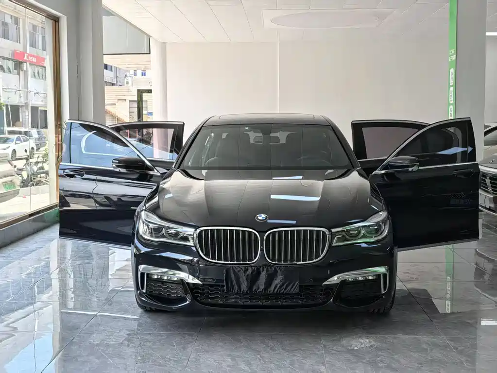 BMW 7 Series 2019 — фото 16