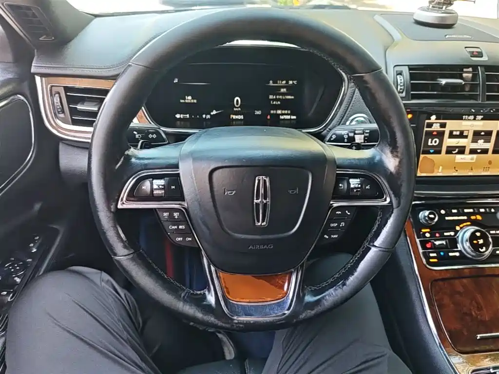 Lincoln Continental 2018 — фото 11