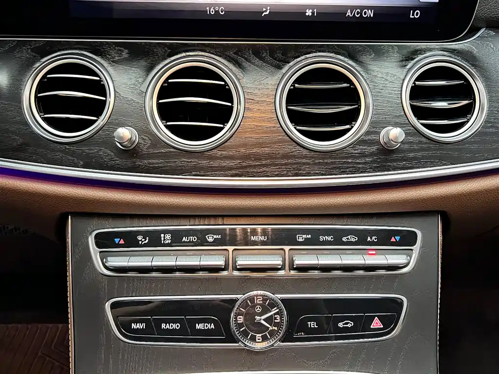 Mercedes-Benz E-Class 2019 — фото 10