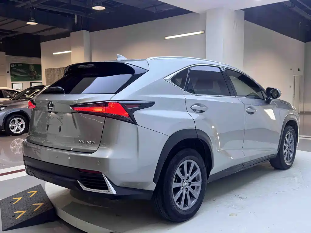 Lexus NX 2020 — фото 6