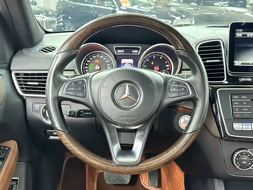 Mercedes-Benz GLS 2018 — фото 21