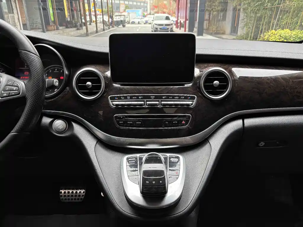 Mercedes-Benz V-Class 2019 — фото 13