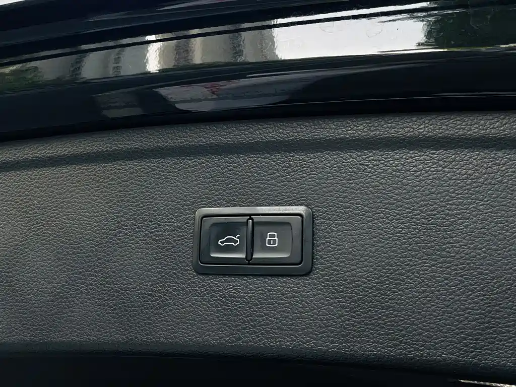 Audi Q5L 2020 — фото 18