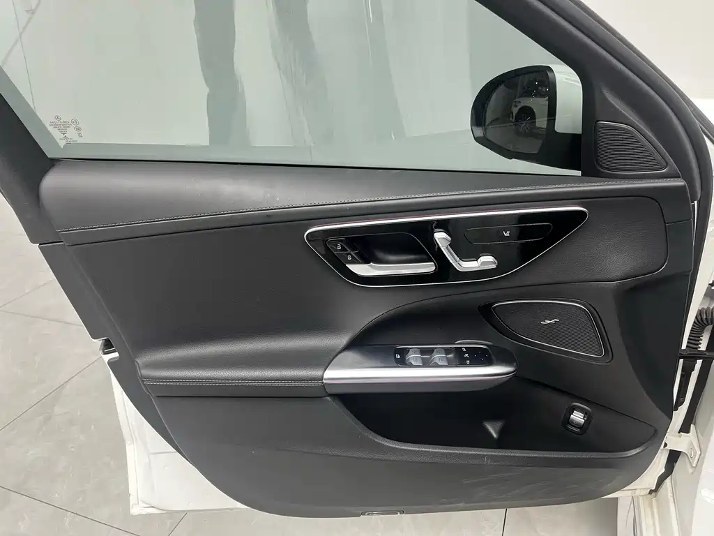 Mercedes-Benz C-Class 2023 — фото 16