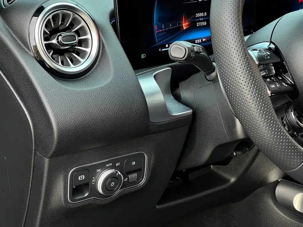 Mercedes-Benz GLB AMG 2024 — фото 21